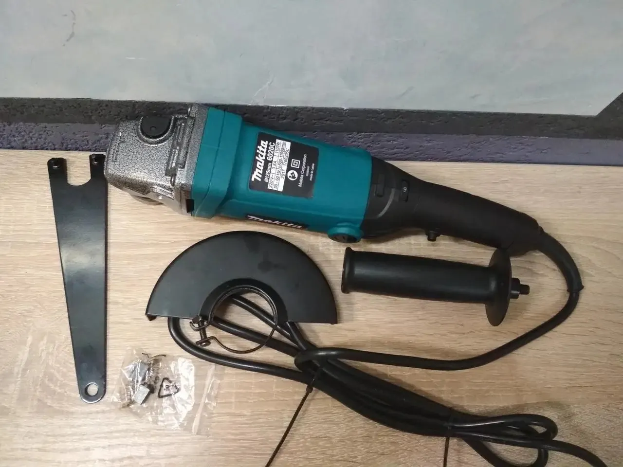 Makita 6'' Angle Grinder 1450W GA6020C