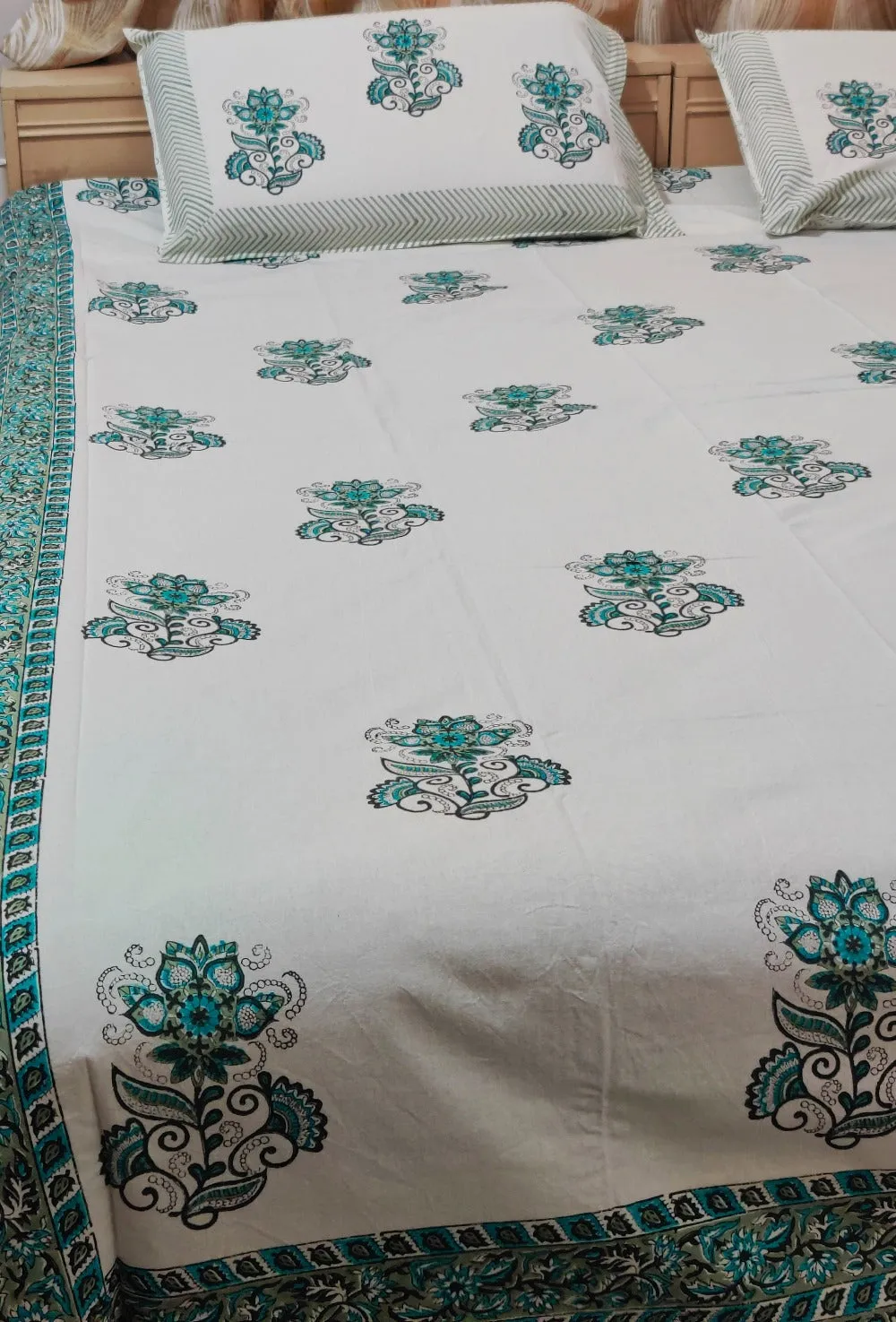 SEA GREEN FLOWER BUNCH COTTON BEDSHEET